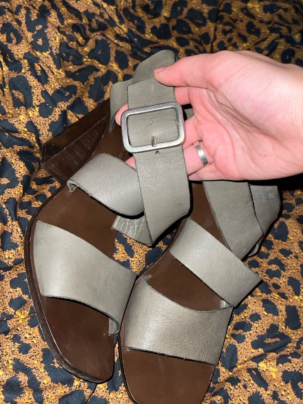 Women’s Taupe Strappy criss cross Block Heel Sandals Size 9
